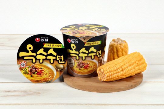 농심이 신제품 컵라면 '옥수수면'을 출시했다. <농심 제공>